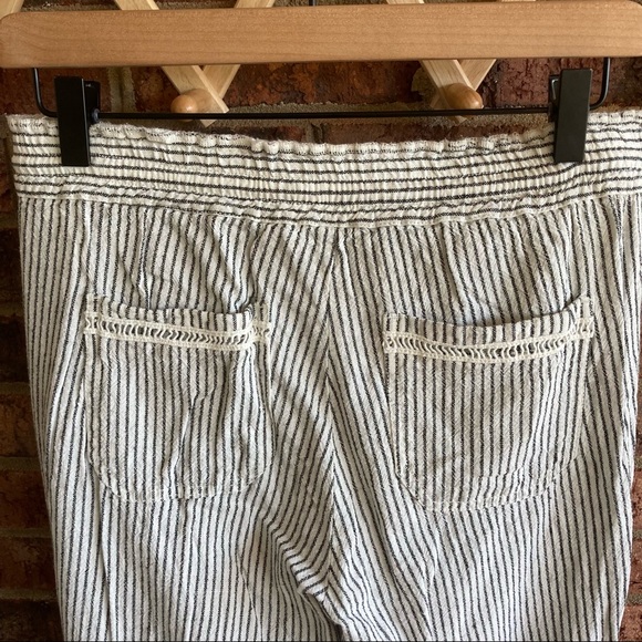 ✨5/$15 { JOLT } Black & White Striped Wide Leg Linen Pants - Picture 8 of 9